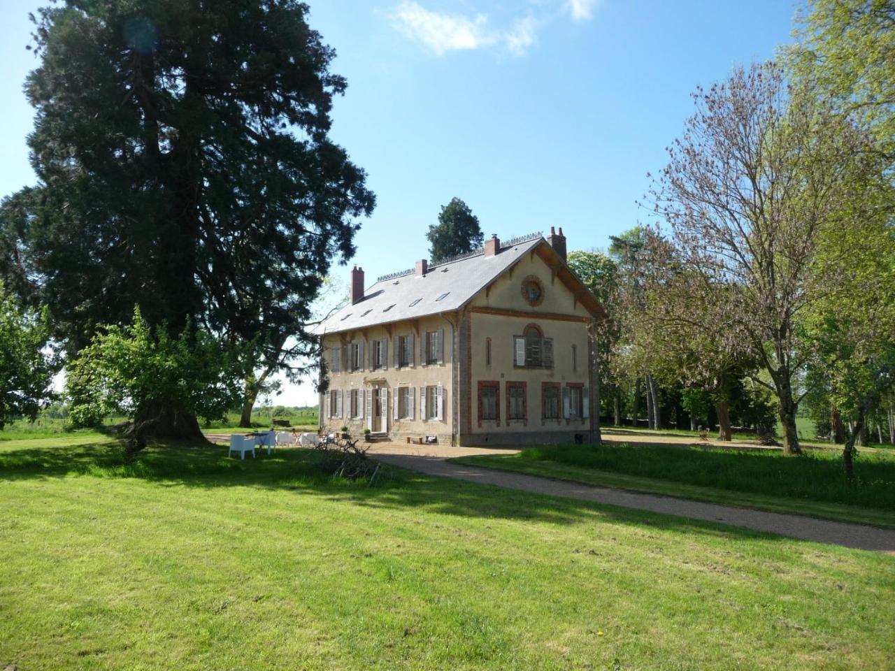 Domaine De Savigny Bed & Breakfast Saint-Saulge Dış mekan fotoğraf